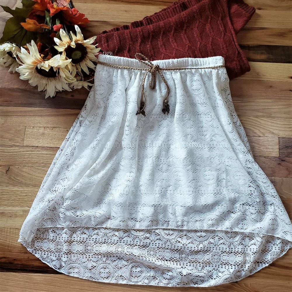 White Lace Maurices Skirt w/tan belt size large